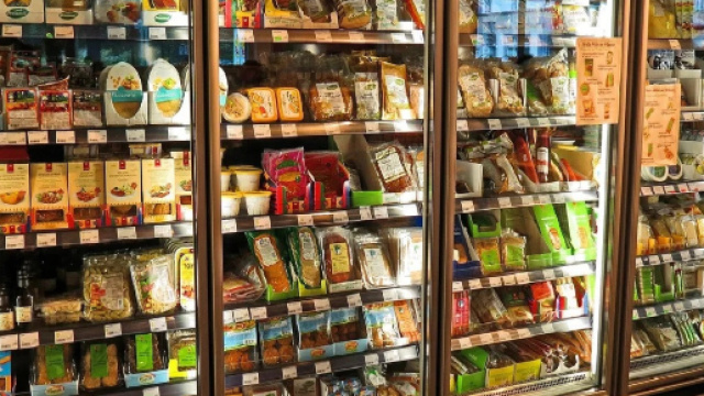 Un&rsquo;alimentazione a base di alimenti industriali, soprattutto se ultra-processati, pu&ograve; rappresentare una seria minaccia per la salute.