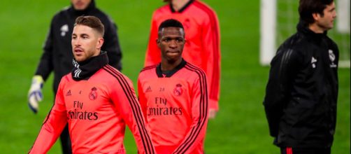 Sergio Ramos est&aacute; preocupado com Vin&iacute;cius Jr (Foto: UEFA)