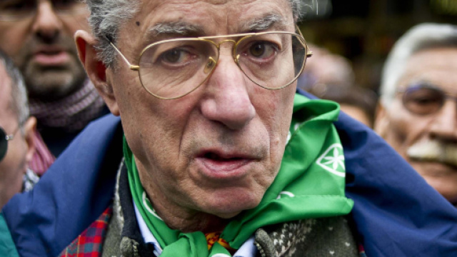 Bossi ricoverato a Varese, il senat&ugrave;r ha avuto un malore in casa.
