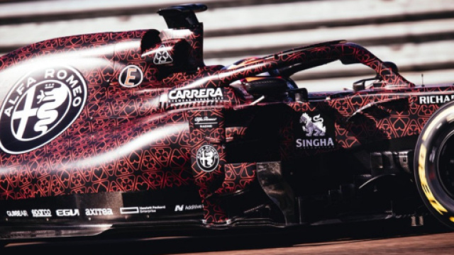 Kimi Raikkonen alla guida della nuova Alfa Romeo Racing