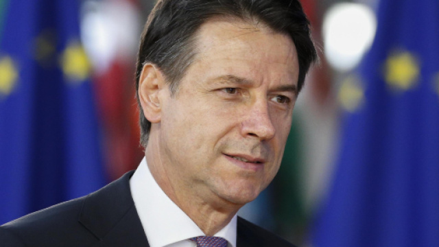 Per Giuseppe Conte il Governo non cadr&agrave; ma Europa al canto del cigno