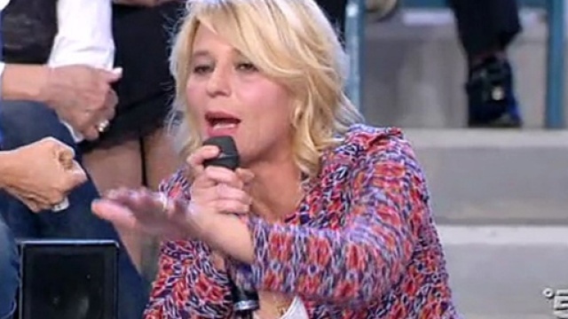 Uomini e Donne la De Filippi umilia Claire e Gian Battista