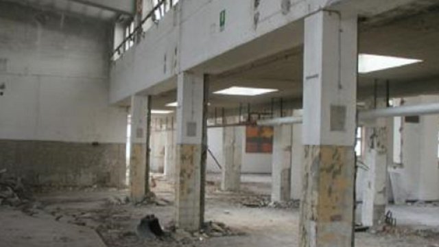 Un immigrato tenta di stuprare una donna in un rudere abbandonato di Udine.