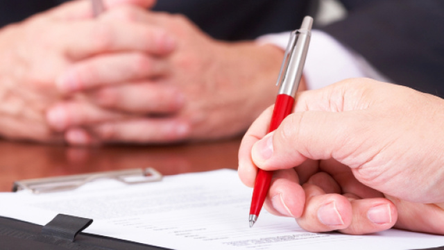 Le clausole da non sottoscrivere quando si firma un contratto.