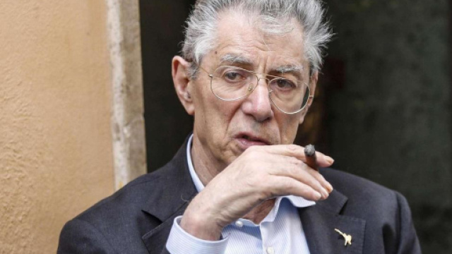 Umberto Bossi ha avuto un malore ed &egrave; caduto sbattendo la testa.