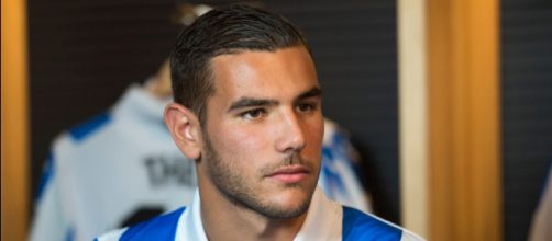 Theo Hern&aacute;ndez, con la camiseta de la Real Sociedad