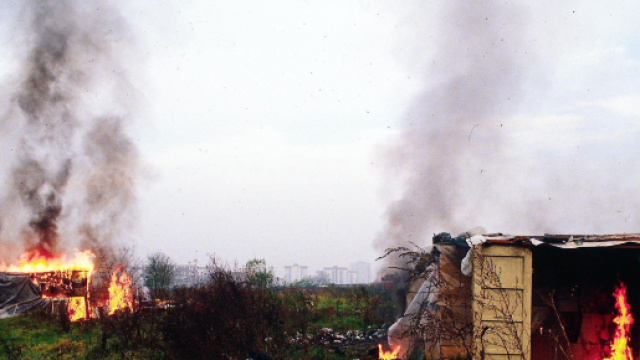 Immigrati, brucia baraccopoli a San Ferdinando: un morto