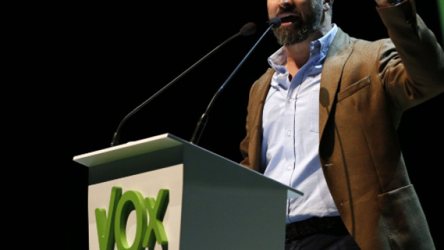 Elezioni in Spagna: i Vox di Santiago Abascal sfidano Sanchez e volano nei sondaggi