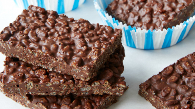 Barrette vegane al cioccolato fondente e al riso soffiato tipo Cerealix