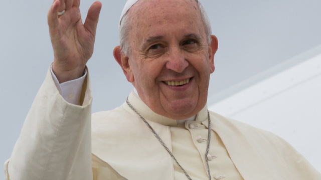Papa Francesco si scatta un selfie con la spilletta 'apriamo i porti' ... - itacanotizie.it