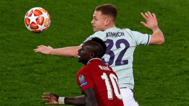 Contrasto tra Kimmich e Man&eacute; nel match di Champions League tra Liverpool e Bayern