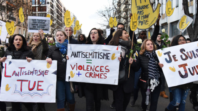 Emmanuel Macron ne se rendra pas &agrave; la marche contre l'antis&eacute;mitisme organis&eacute;e place de la R&eacute;publique.