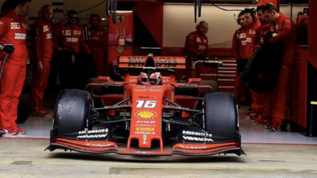La Ferrari di Charles Leclerc, il pi&ugrave; veloce nel secondo giorno dei test pre-season in F1