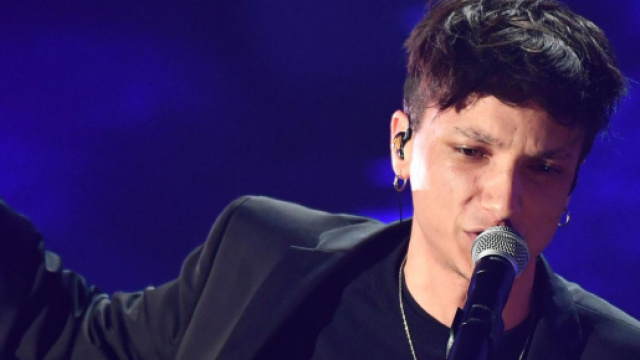 L&rsquo;artista romano Ultimo (2&deg; posto al Festival di Sanremo 2019).