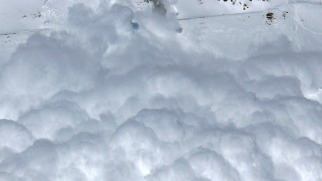 Svizzera, valanga sulla pista da sci: diverse persone intrappolate sotto la neve