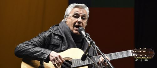 Caetano Veloso e outros artistas contam com can&ccedil;&otilde;es de letras um tanto quanto inusitadas. Imagem: Pablo Porciuncula