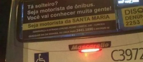 &Ocirc;nibus com mensagem reveladora
