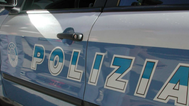 Cosenza, rapina un'anziana signora e poi si da alla fuga smarrendo il documento