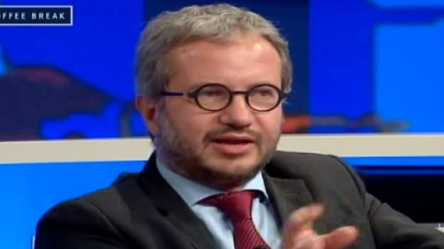 Claudio Borghi: l'Euro &egrave; la causa principe del nostro disastro ... - youtube.com
