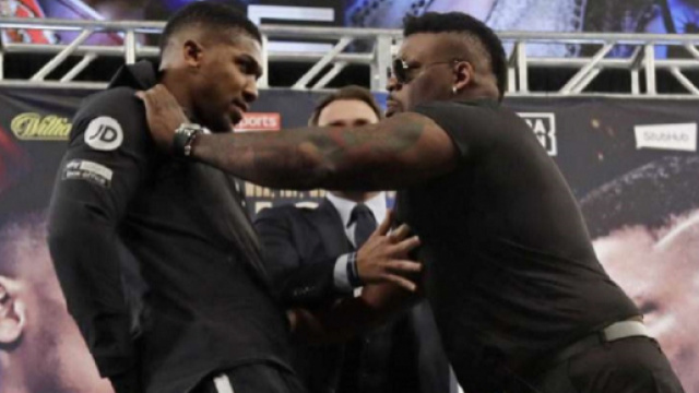 Joshua vs Miller, momento 'caldo' della conferenza stampa a New York