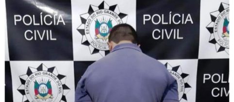 Homem suspeito de matar a mulher a facadas na frente dos filhos é preso no RS
