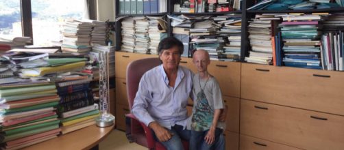 Os bioqu&iacute;micos Carlos L&oacute;pez Ot&iacute;n e Sammy Basso, na Universidade de Oviedo. (Foto/Reprodu&ccedil;&atilde;o/Arquivo Pessoal)