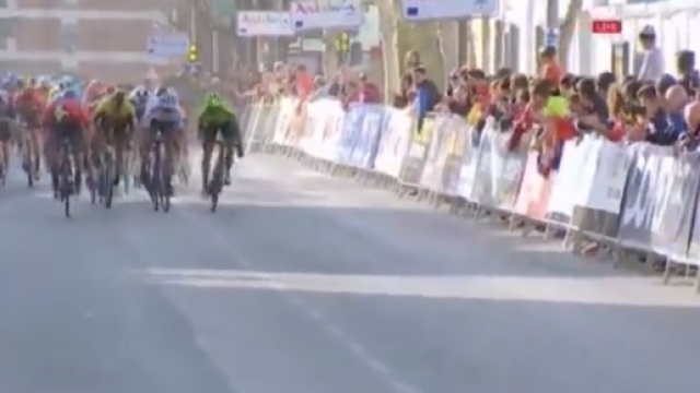 La volata vincente di Matteo Trentin nella seconda Tappa della Vuelta a Andalucia