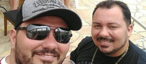 Antonio e Jeferson, seu irm&atilde;o do meio - (Foto: Antonio Nunes/Arquivo pessoal)