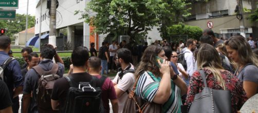 Cerca de 300 pessoas estavam no pr&eacute;dio. (Cr&eacute;dito: redes sociais).