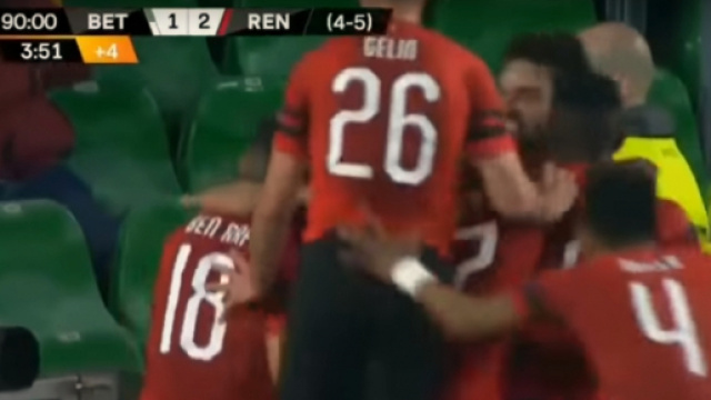 La joie des joueurs du Stade Rennais apr&egrave;s le troisi&egrave;me but contre le Betis S&eacute;ville en 16e de finale de Ligue Europa.