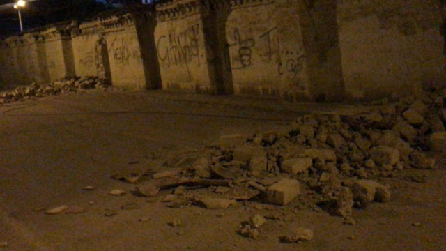 Terremoto di magnitudo 7.5 provoca il crollo di un muro in Ecuador