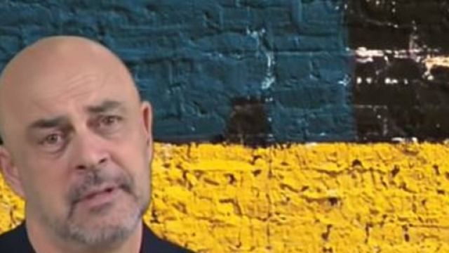 Crozza critica duramente il PD nel suo ultimo monologo.