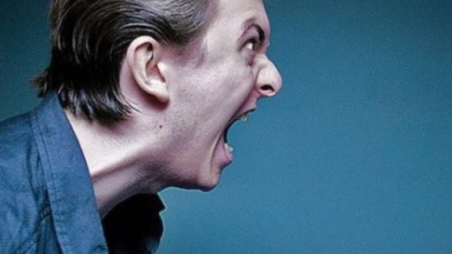 insegnante aggredita da genitore