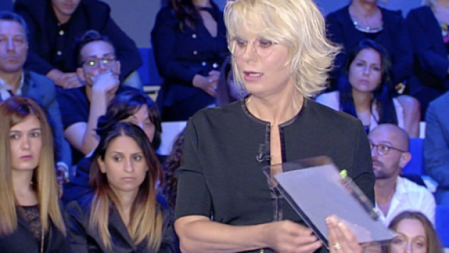 C'&egrave; Posta per te: Eleonora dopo aver chiuso la busta al pap&agrave; viene criticata sui social.