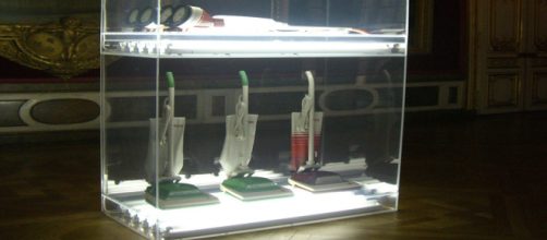 Jeff Koons' New Hoover Convertibles [Image source: Flickr Achim eppJeff Koons' New Hoover Convertibles [Image source: Flickr Achim epp