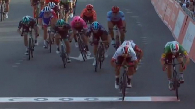 La volata tra Fernando Gaviria ed Elia Viviani