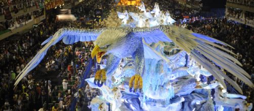 Majestosas, as escolas encantam os foli&otilde;es. (Reprodu&ccedil;&atilde;o)