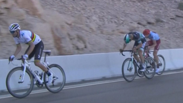 Alejandro Valverde scatta sulla salita finale