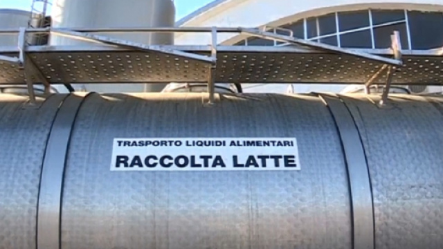 autocisterna trasporto latte- fonte labarbagia.net