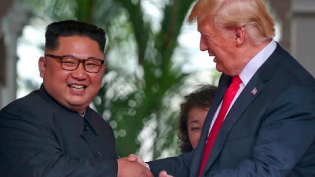 Confiant, Donald Trump assure qu'il n'y a "plus de menace"