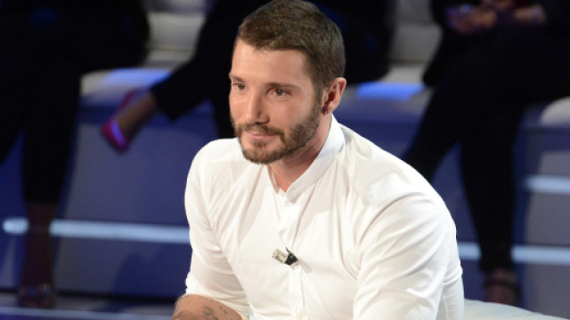 Stefano De Martino smentisce la seconda gravidanza di Belen: 'Non sono incinto'.