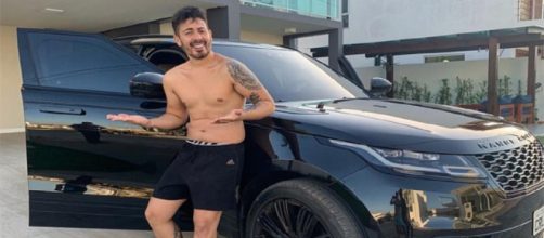 Carlinhos Maia e seu novo carro (Foto: Instagram)