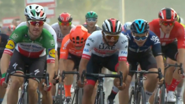 UAE Tour: fotofinish a quattro, ma vince Elia Viviani