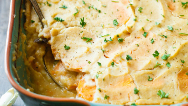 Sformato di patate e di cavolfiore gratinati con il curry giamaicano