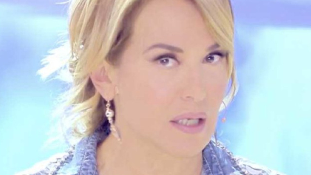 Barbara D'Urso contro Jjohn Vitale: "Se la vedr&agrave; con me in tribunale"
