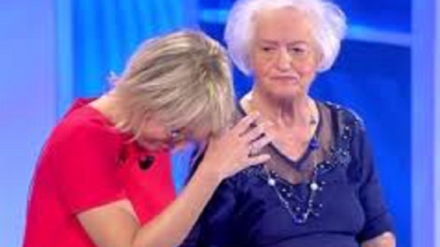 C'&egrave; posta per te, Carmela conquista il web