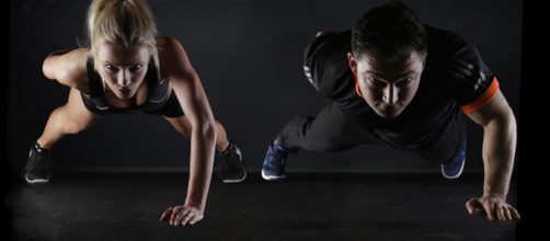 A flex&atilde;o de bra&ccedil;o &eacute; um exerc&iacute;cio f&aacute;cl e que pode ser feito em casa. (Reprodu&ccedil;&atilde;o / Pixabay)