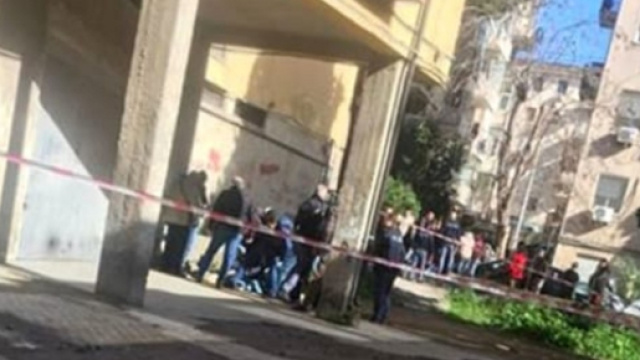 Catania, omicidio a San Leone: uccide il padre e prova a gettarlo nel cassonetto