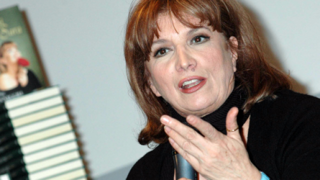 Iva Zanicchi, derubata, lancia un appello sui social