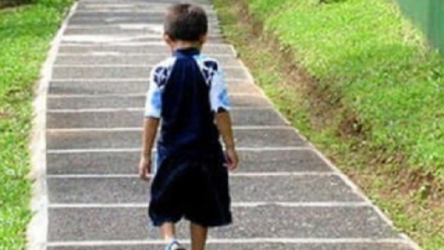 Bimbo di 8 anni abbadonato dai genitori a Carmagnola (TO)